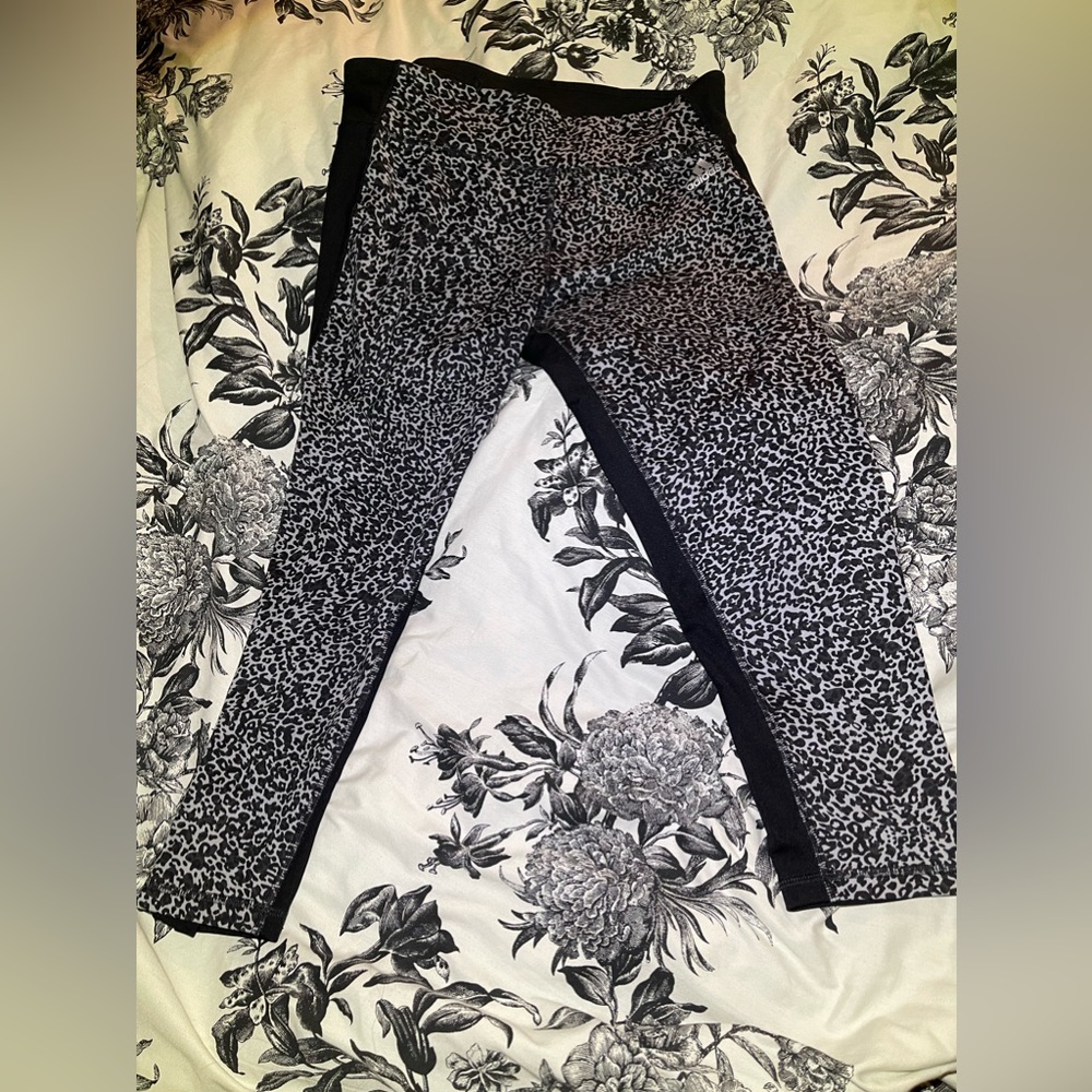 Women’s Adidas climalite workout leggings- Size Large